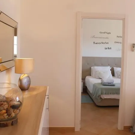 Willy St. Apartment *